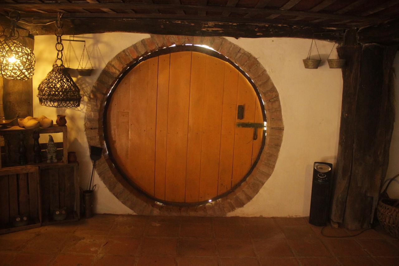 מלון Nueva San Salvador The Hobbit La Comarca מראה חיצוני תמונה